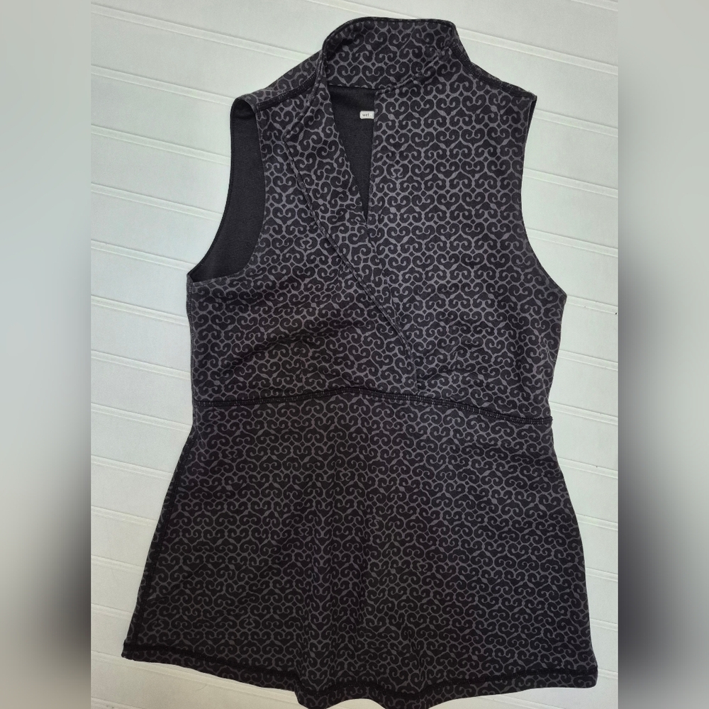 Sleeveless Lululemon Size 8 Black Patterned Women's Top